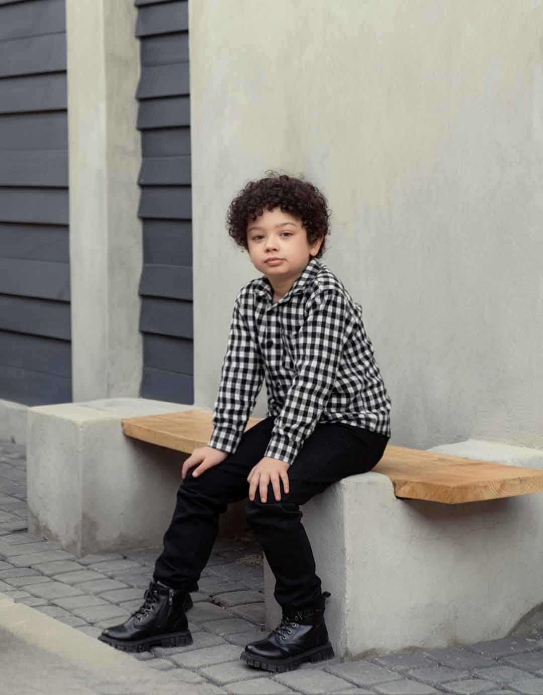 پیراهن آستین بلند چهارخونه پشمی نمای رو به رو رنگ مشکی و سفید برند 313 لباس بچه گانه پوشاک بچه گانه