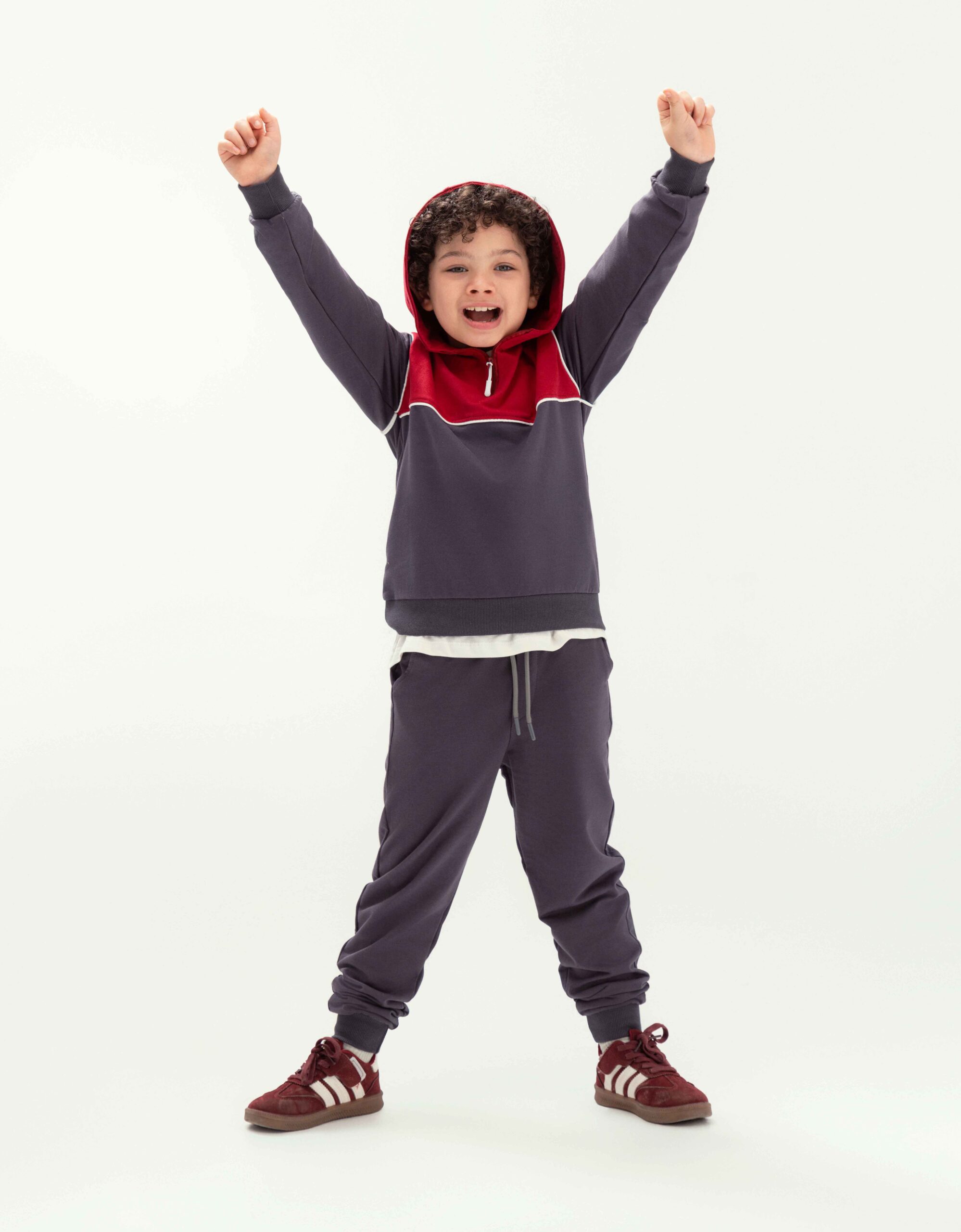 ست هودی و شلوار دو تیکه نمای رو به رو رنگ طوسی برند 313 لباس بچه گانه